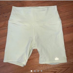 Alo Yoga high waist biker short in buttercup